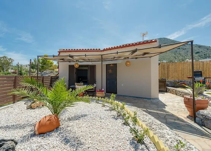 Rena's Rustic Retreat *