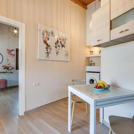 בית נופש Rena's Rustic Retreat חאניה