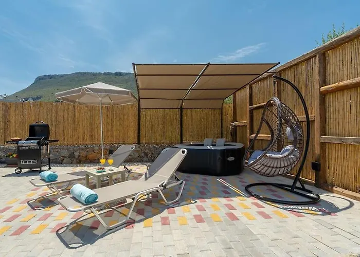 Rena's Rustic Retreat *