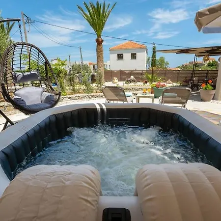 بيت للعطل Rena's Rustic Retreat *