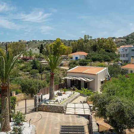 بيت للعطل Rena's Rustic Retreat