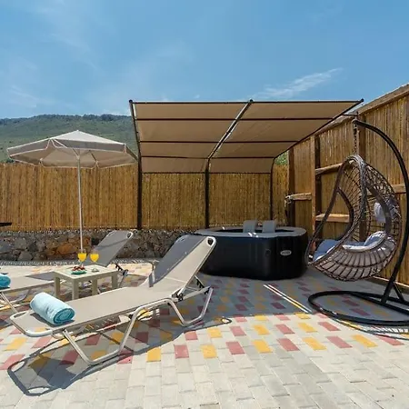 Rena's Rustic Retreat *