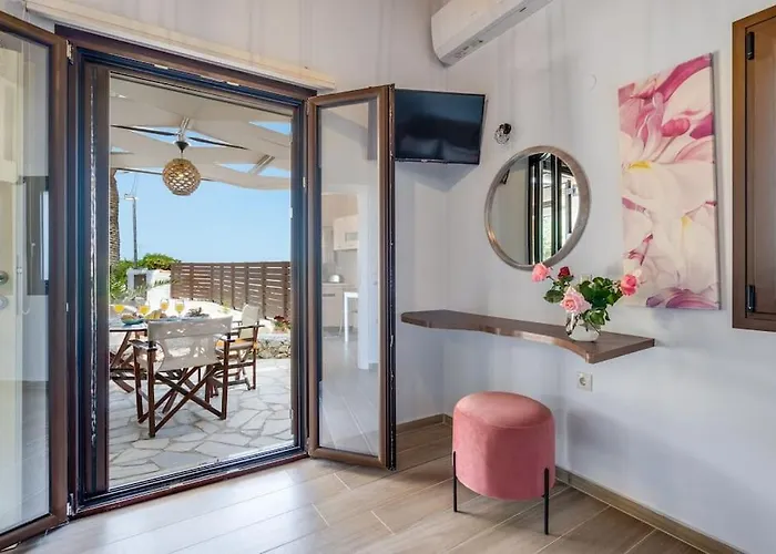 別荘 Rena's Rustic Retreat ハニア